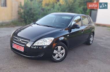 Хэтчбек Kia Ceed 2008 в 