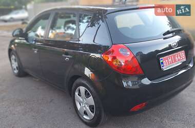 Хэтчбек Kia Ceed 2008 в 