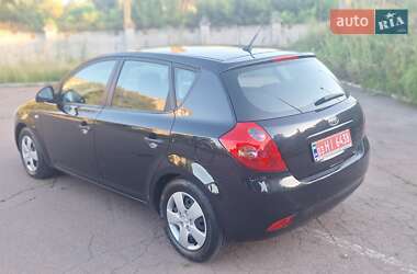 Хэтчбек Kia Ceed 2008 в 