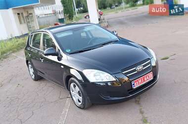 Хэтчбек Kia Ceed 2008 в 