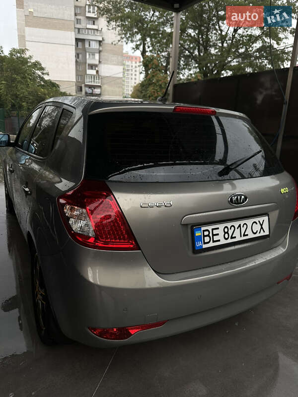Хэтчбек Kia Ceed 2010 в Одессе