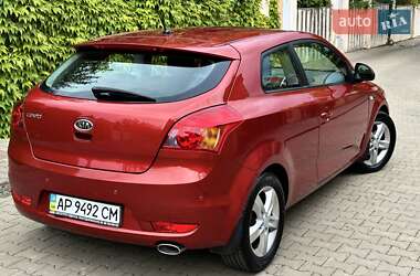 Хэтчбек Kia Ceed 2008 в 