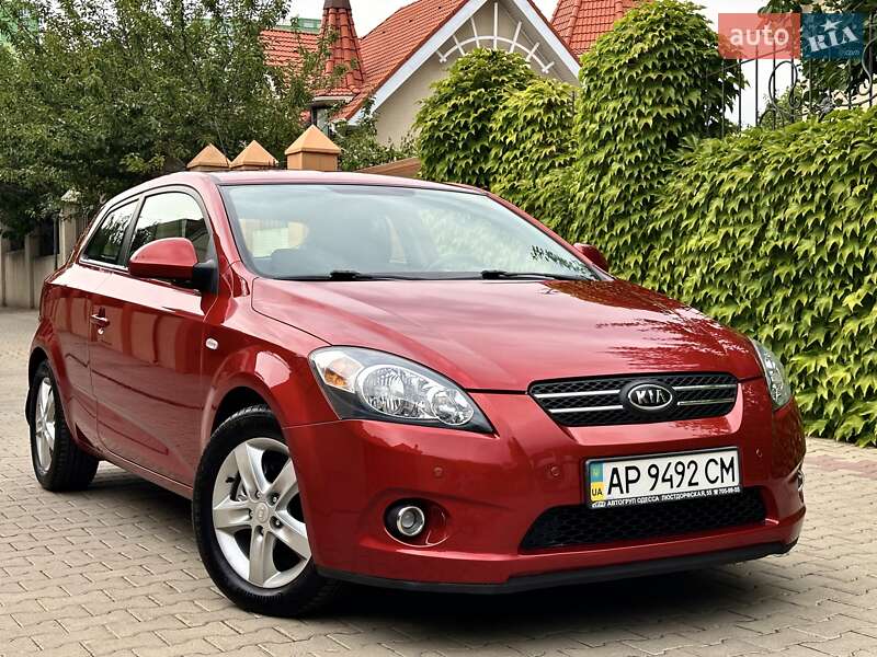 Хэтчбек Kia Ceed 2008 в 