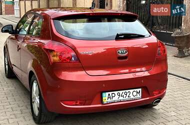 Хэтчбек Kia Ceed 2008 в 