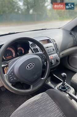 Хэтчбек Kia Ceed 2007 в 