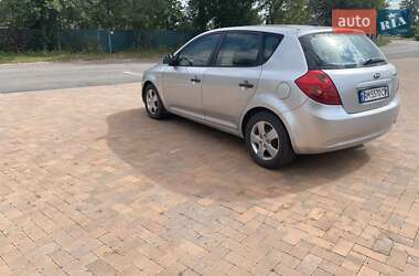 Хэтчбек Kia Ceed 2007 в 