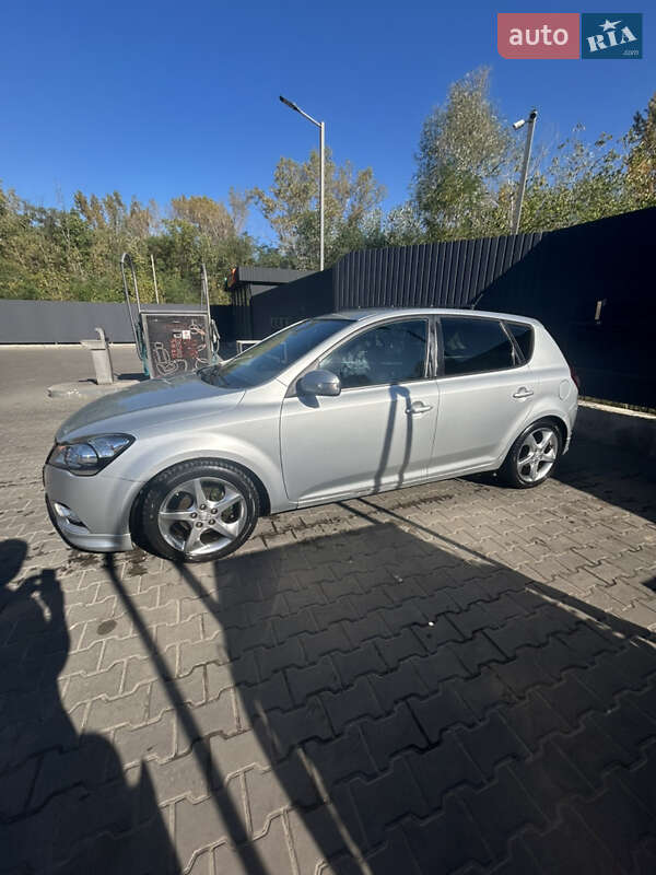 Хэтчбек Kia Ceed 2010 в Чернигове фото 2 Хэтчбек Kia Ceed 2010 в Чернигове