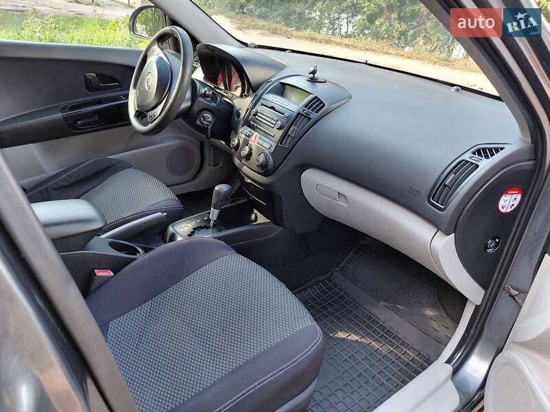 Хетчбек Kia Ceed 2008 в Києві фото 5 Хетчбек Kia Ceed 2008 в Києві