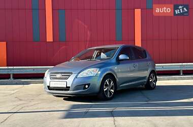 Хэтчбек Kia Ceed 2007 в 