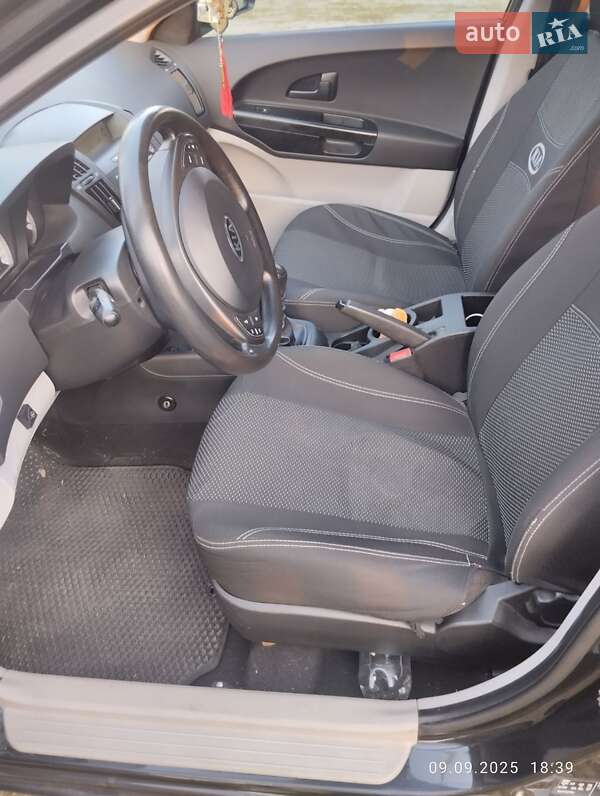 Хэтчбек Kia Ceed 2007 в Сновске