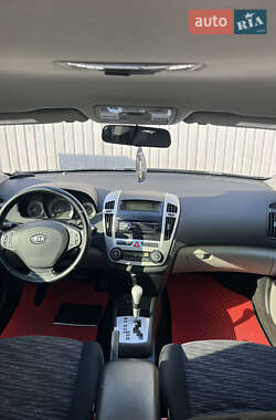 Хэтчбек Kia Ceed 2008 в 