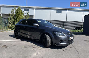 Хэтчбек Kia Ceed 2010 в 