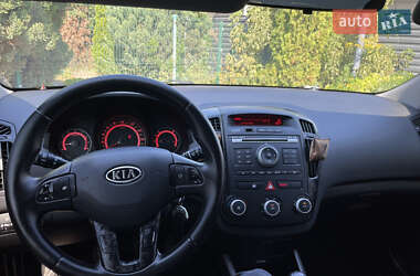 Хэтчбек Kia Ceed 2010 в 