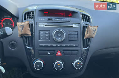 Хэтчбек Kia Ceed 2010 в 
