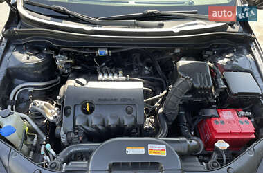 Хэтчбек Kia Ceed 2010 в 