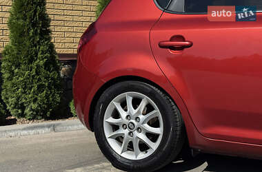 Хэтчбек Kia Ceed 2008 в 
