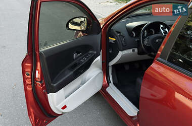 Хэтчбек Kia Ceed 2008 в 