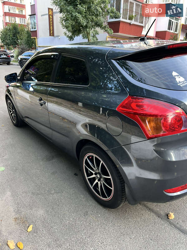 Хетчбек Kia Ceed 2011 в Києві фото 4 Хетчбек Kia Ceed 2011 в Києві