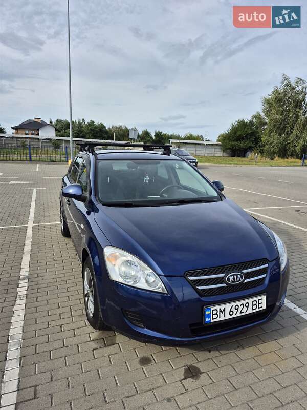 Хэтчбек Kia Ceed 2008 в 