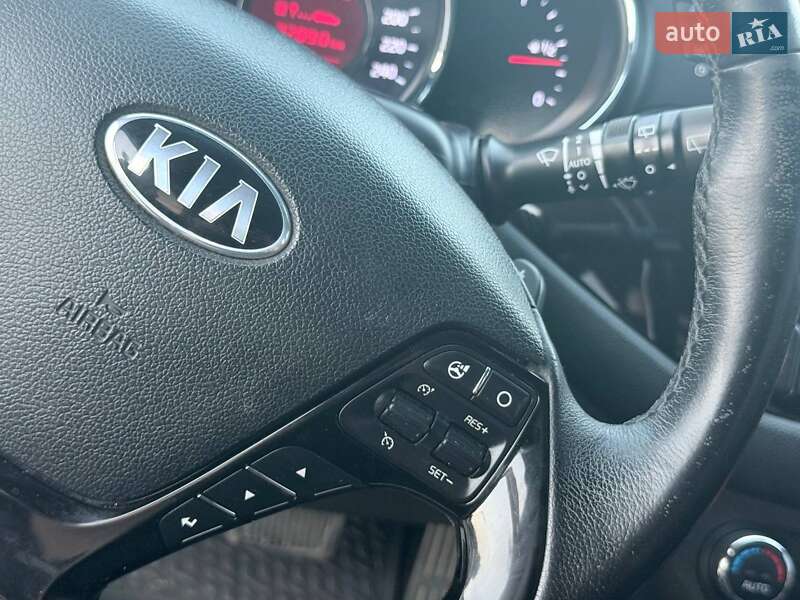 Хэтчбек Kia Ceed 2012 в Харькове