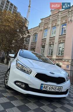 Хэтчбек Kia Ceed 2013 в 