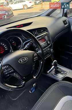 Хэтчбек Kia Ceed 2013 в 