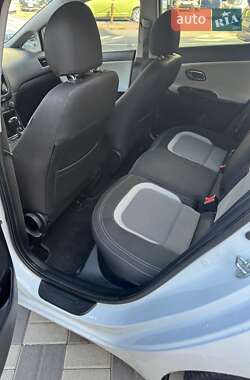 Хэтчбек Kia Ceed 2013 в 