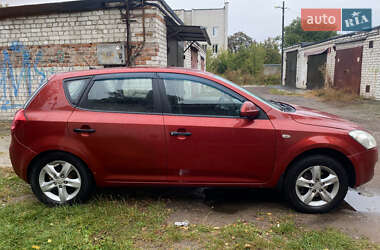 Хэтчбек Kia Ceed 2008 в 
