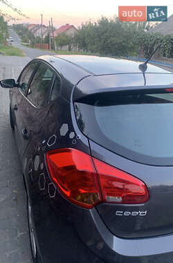 Хэтчбек Kia Ceed 2013 в 