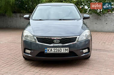 Хэтчбек Kia Ceed 2010 в 