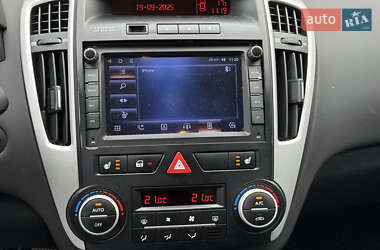 Хэтчбек Kia Ceed 2010 в 