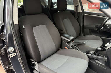 Хэтчбек Kia Ceed 2010 в 