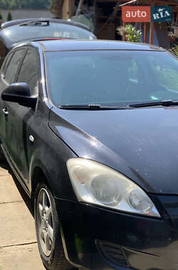 Хэтчбек Kia Ceed 2008 в 