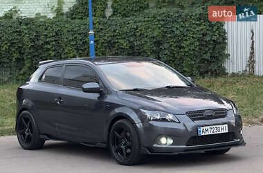 Хэтчбек Kia Ceed 2010 в 