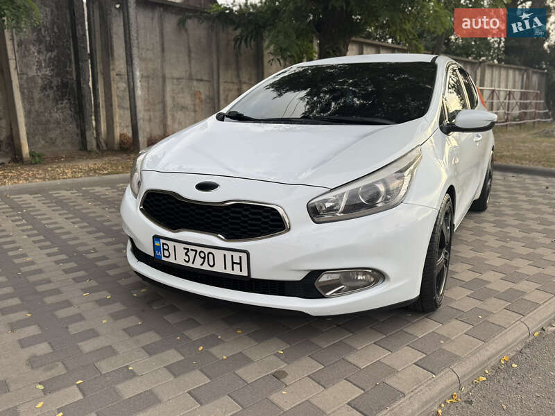 Хэтчбек Kia Ceed 2012 в Лубнах