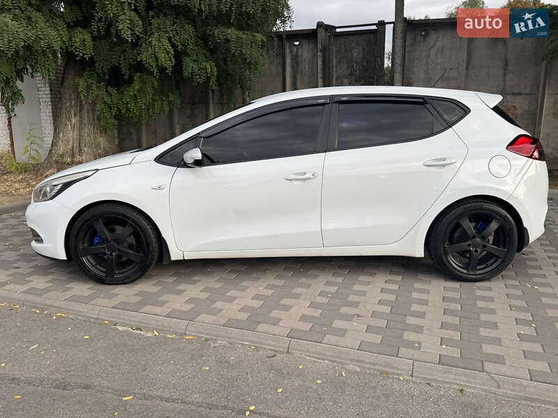 Хэтчбек Kia Ceed 2012 в Лубнах