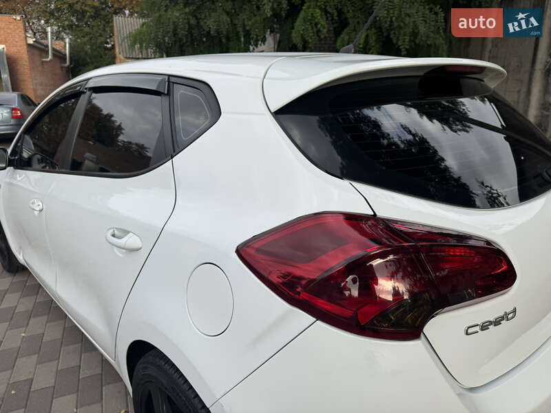 Хэтчбек Kia Ceed 2012 в Лубнах