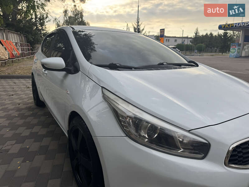 Хэтчбек Kia Ceed 2012 в Лубнах