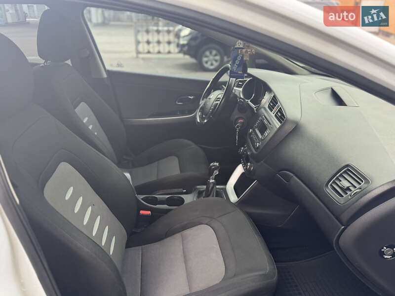 Хэтчбек Kia Ceed 2012 в Лубнах