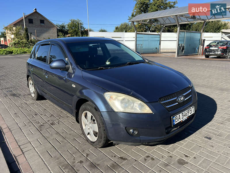 Хэтчбек Kia Ceed 2008 в 