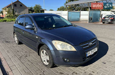 Хэтчбек Kia Ceed 2008 в 