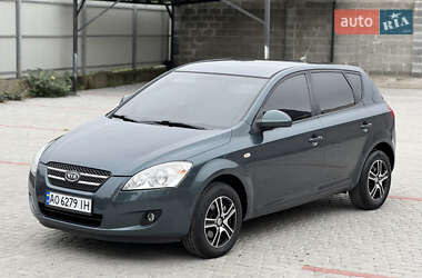 Хэтчбек Kia Ceed 2007 в 