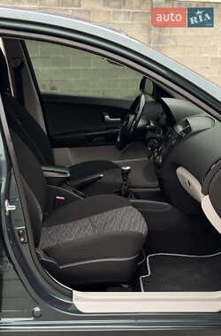 Хэтчбек Kia Ceed 2007 в 