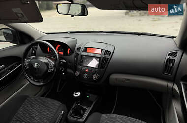 Хэтчбек Kia Ceed 2007 в 