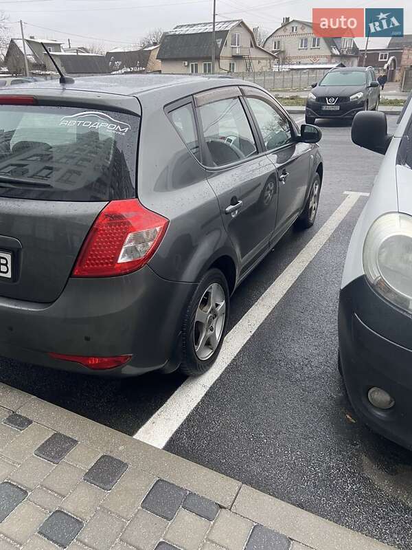 Хэтчбек Kia Ceed 2010 в Киеве фото 2 Хэтчбек Kia Ceed 2010 в Киеве