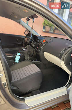 Хэтчбек Kia Ceed 2008 в 