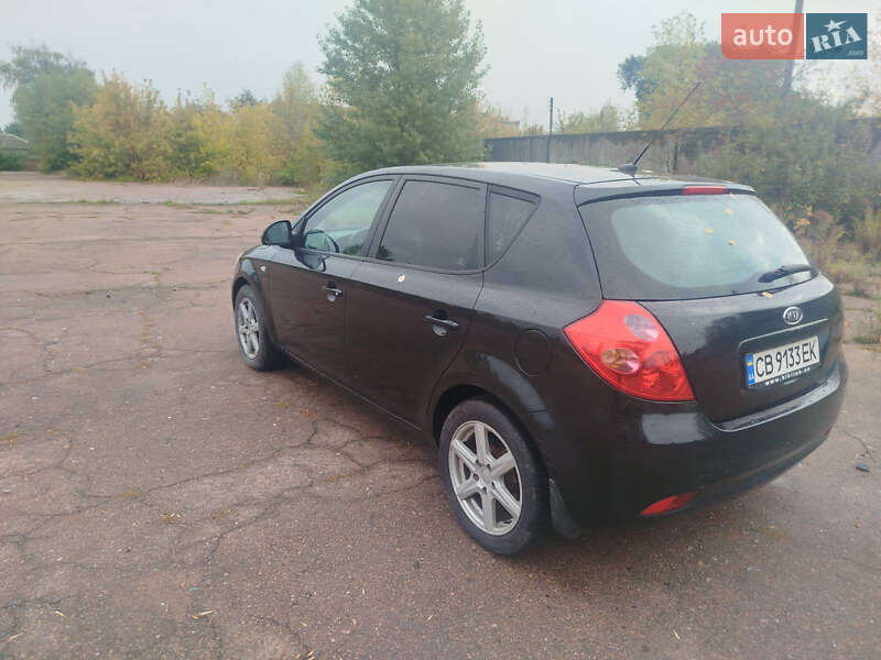 Хэтчбек Kia Ceed 2007 в Мене