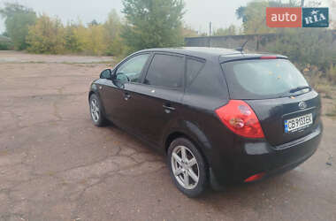 Хэтчбек Kia Ceed 2007 в 