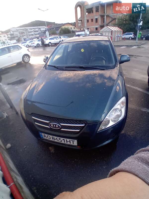 Хэтчбек Kia Ceed 2008 в Солотвине