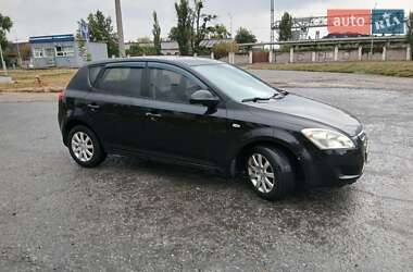 Хэтчбек Kia Ceed 2007 в 